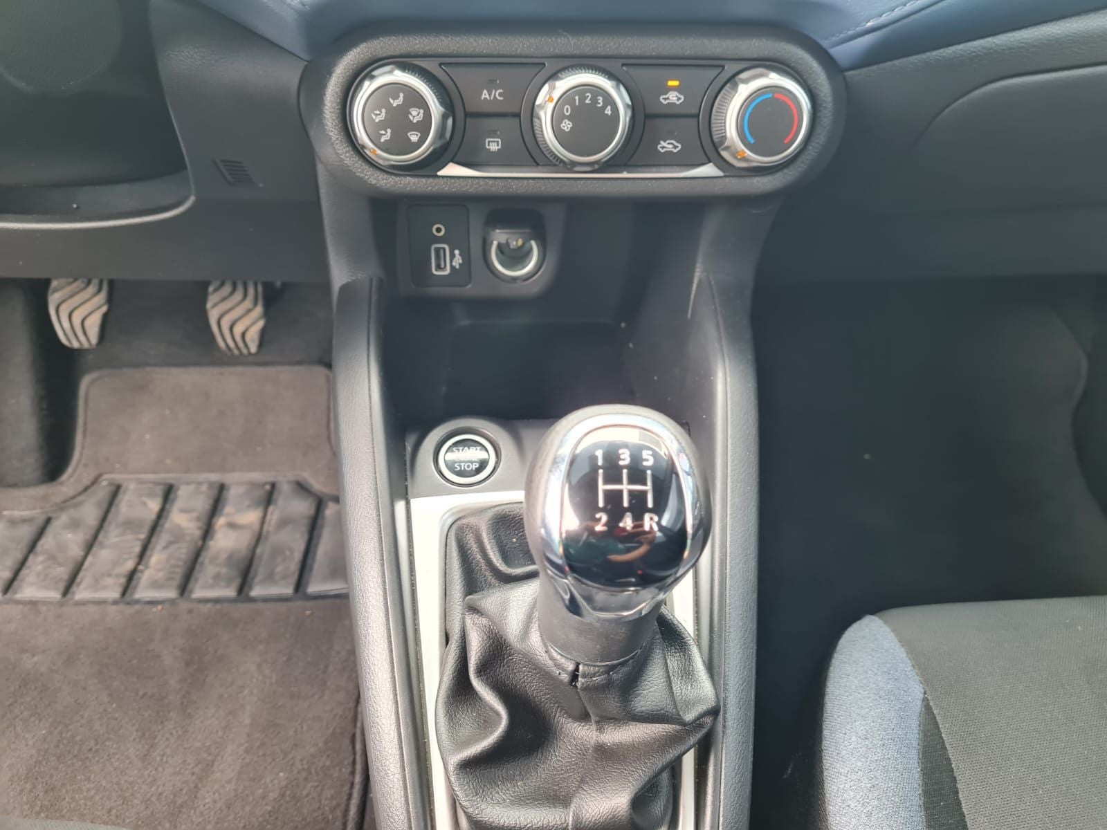 2025 Nissan Versa 1.6 Advance Mt