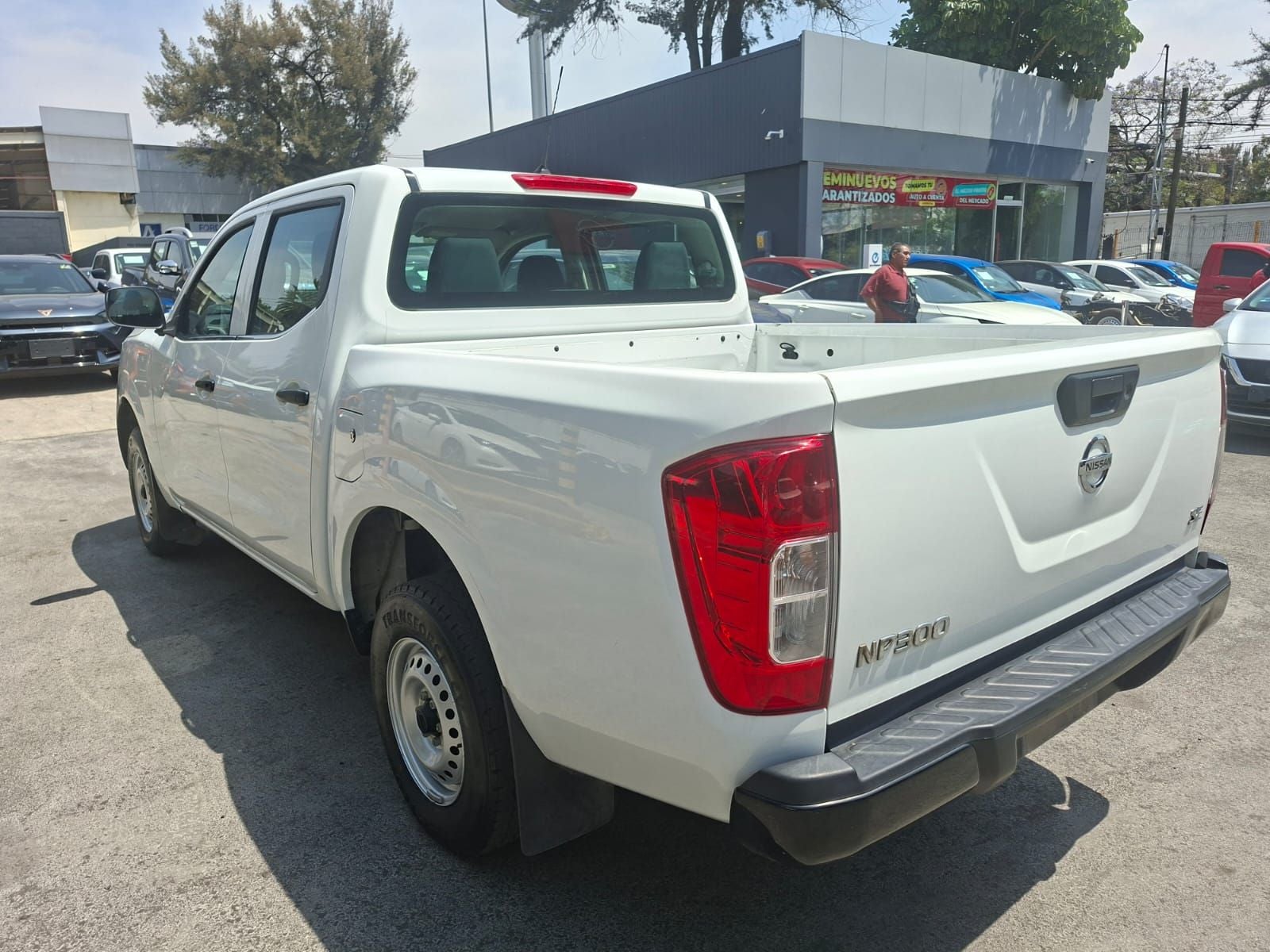 2020 Nissan NP300 Doble Cabina 2.5 SE Paq Seguridad Mt