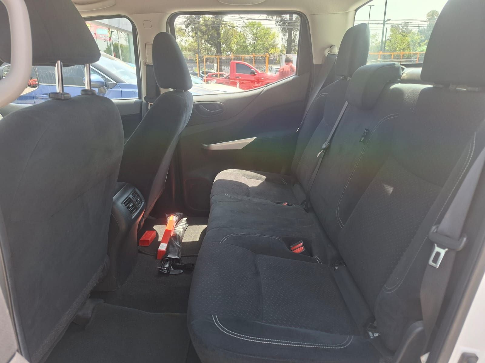 2020 Nissan NP300 Doble Cabina 2.5 SE Paq Seguridad Mt