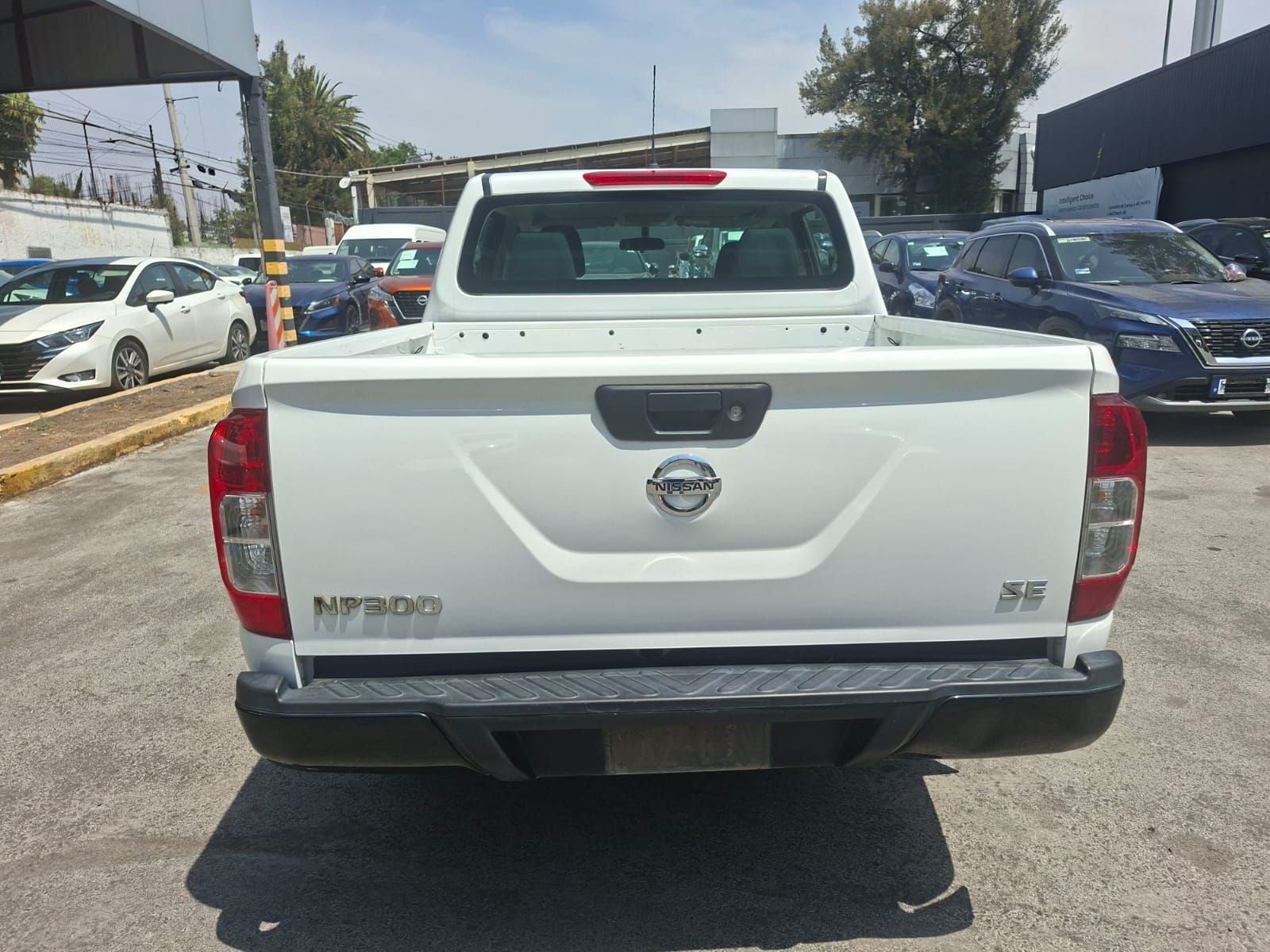 2020 Nissan NP300 Doble Cabina 2.5 SE Paq Seguridad Mt