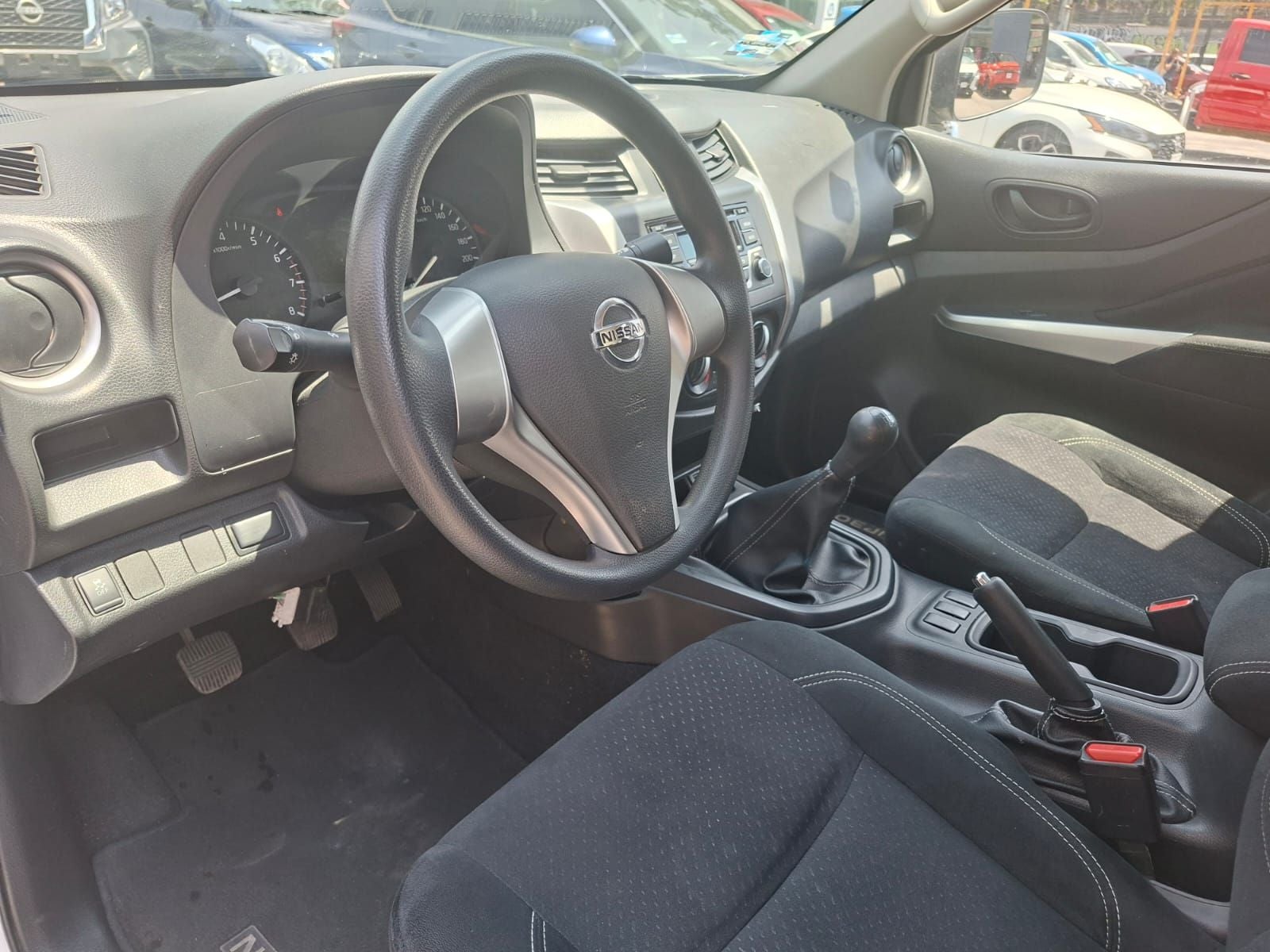 2020 Nissan NP300 Doble Cabina 2.5 SE Paq Seguridad Mt