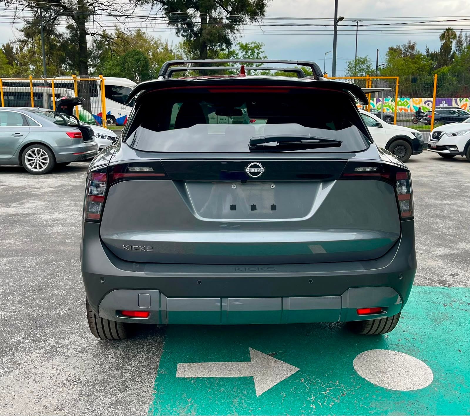 2025 Nissan Kicks 2.0 Platinum At