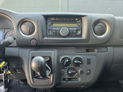 2024 Nissan Urvan 2.5 11 Pasajeros AA Mt