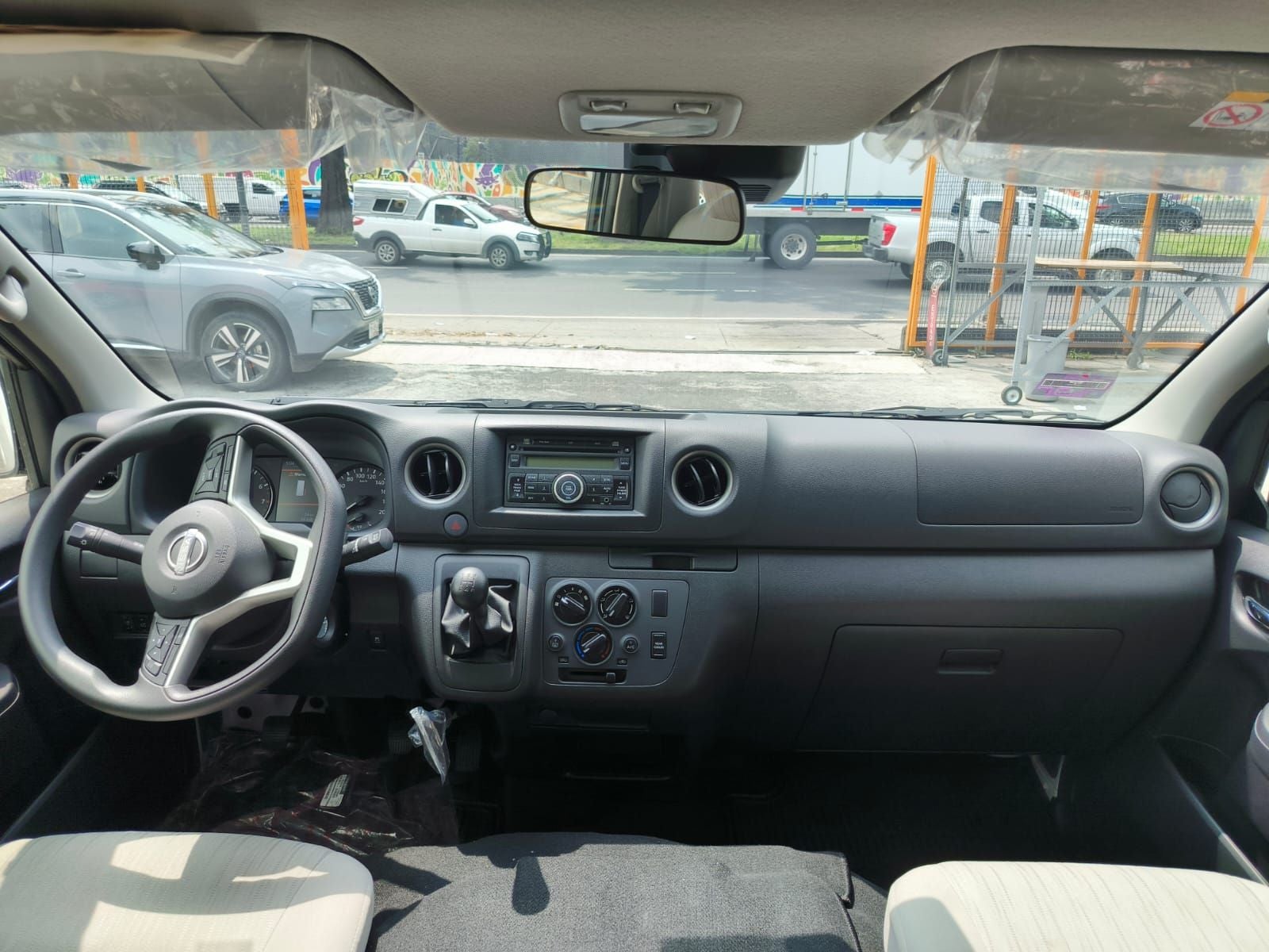 2025 Nissan Urvan 2.5 14 Pasajeros Amplia AA Mt