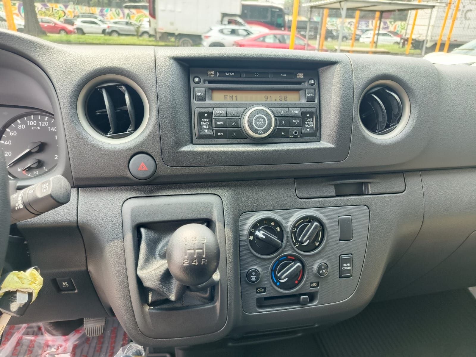 2025 Nissan Urvan 2.5 14 Pasajeros Amplia AA Mt