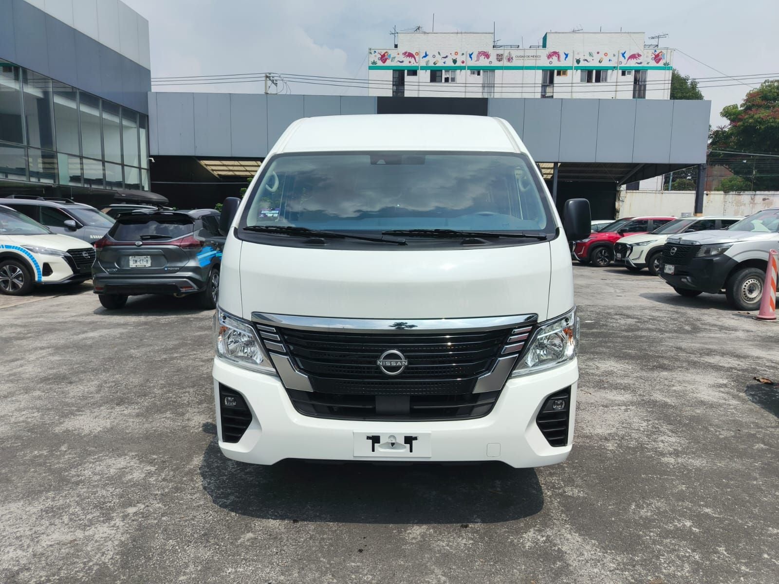 2025 Nissan Urvan 2.5 14 Pasajeros Amplia AA Mt