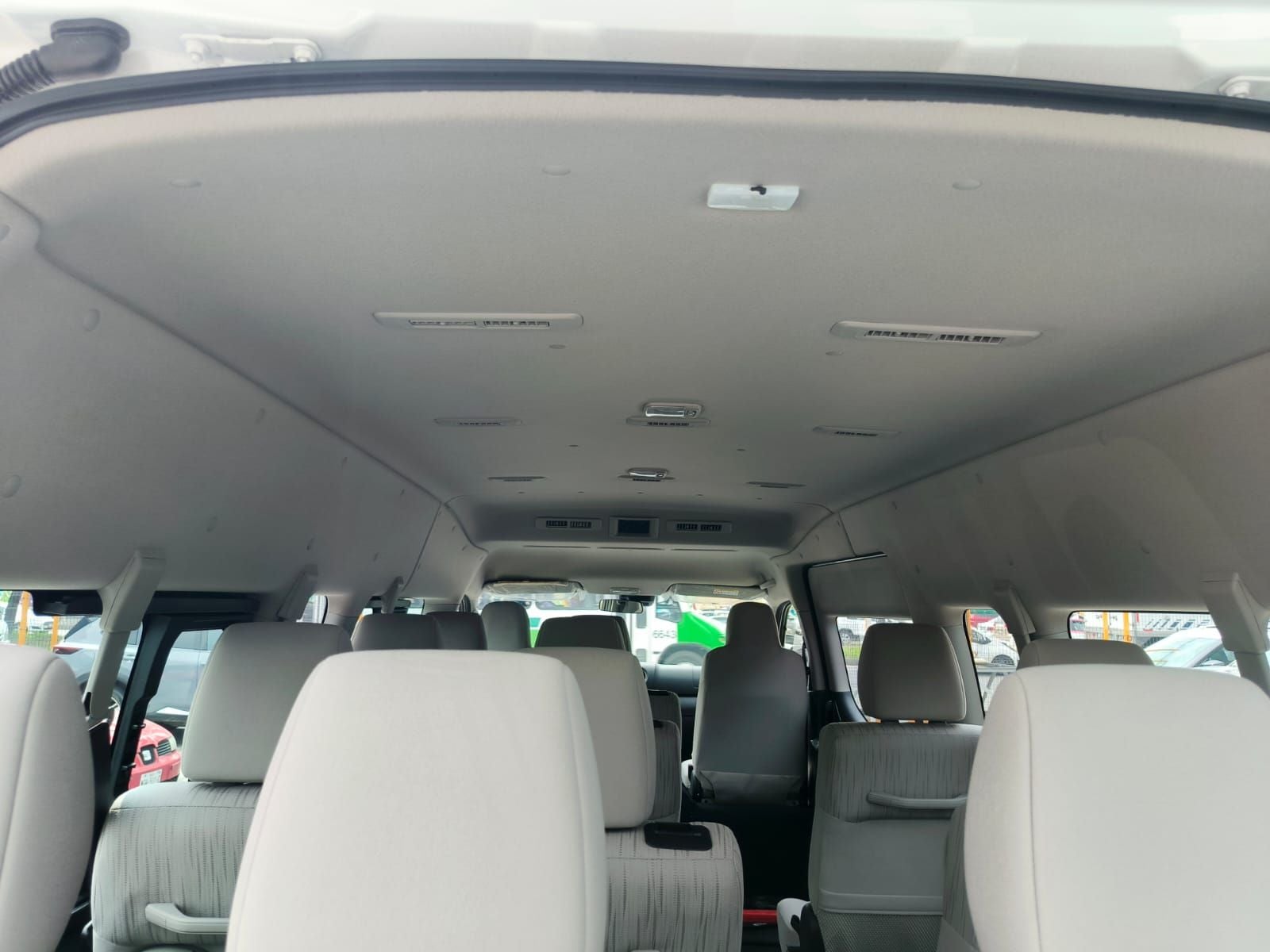 2025 Nissan Urvan 2.5 14 Pasajeros Amplia AA Mt
