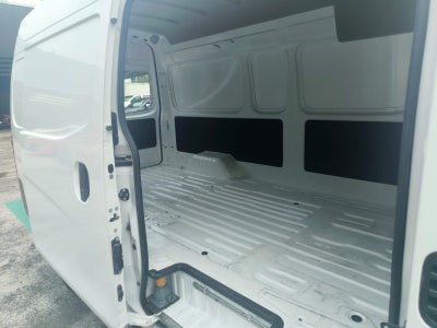 2024 Nissan Urvan 2.5 Panel Amplia AA Mt