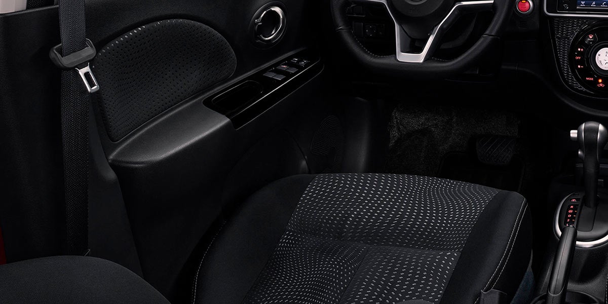 Nissan March Interior4